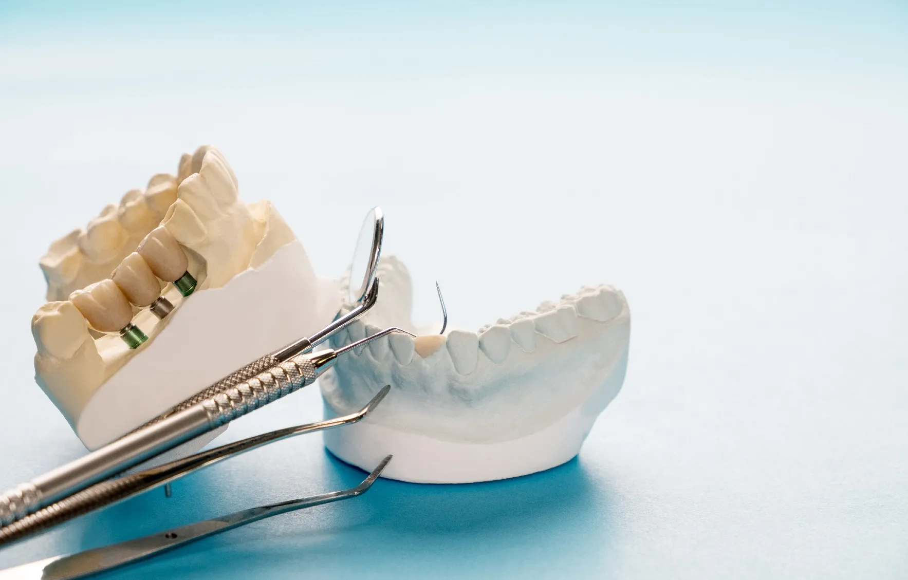 التيتانيوم أم الزركونيا