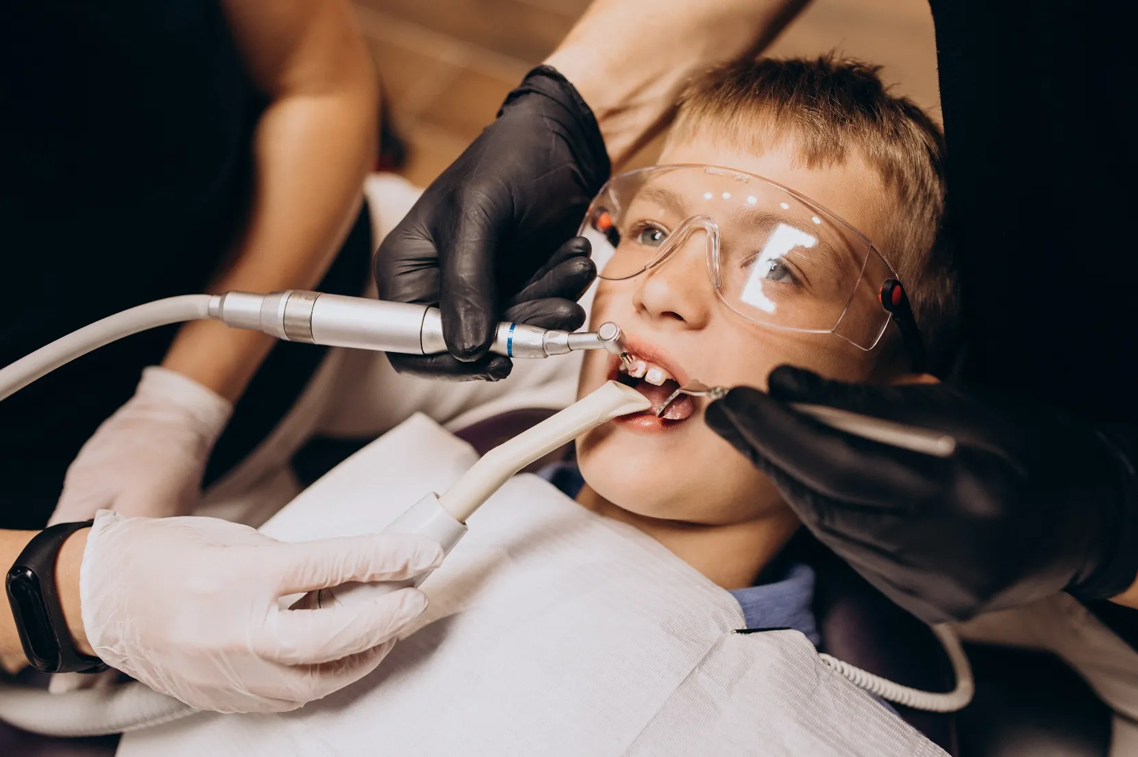 طرق علاج أسنان الأطفال