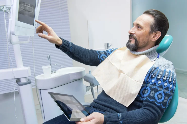 العناية بالأسنان المزروعة