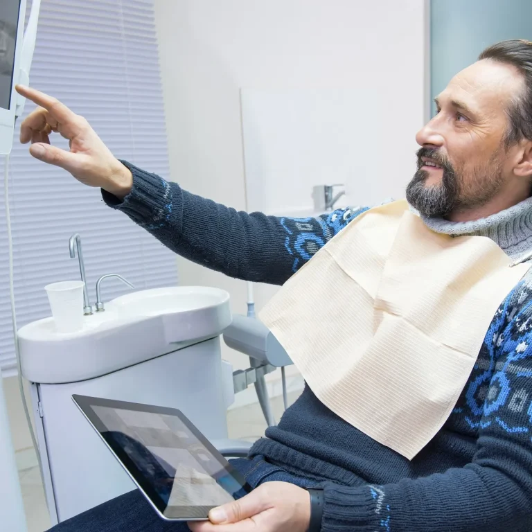 العناية بالأسنان المزروعة