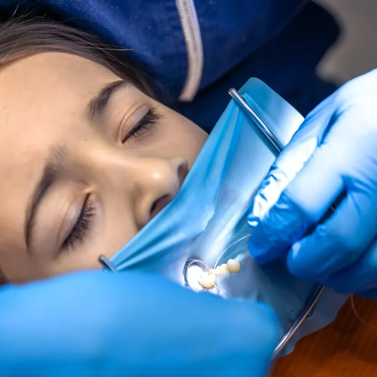 حلول عملية لعلاج الأسنان المكسورة