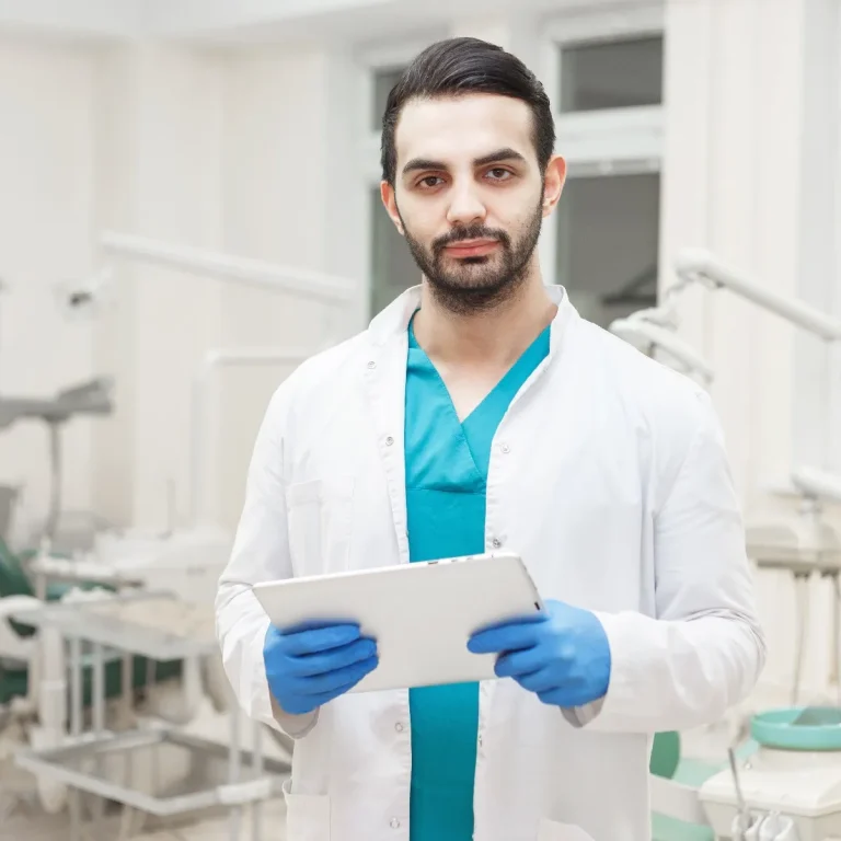 كيف تختار طبيب أسنان موثوق في الرياض